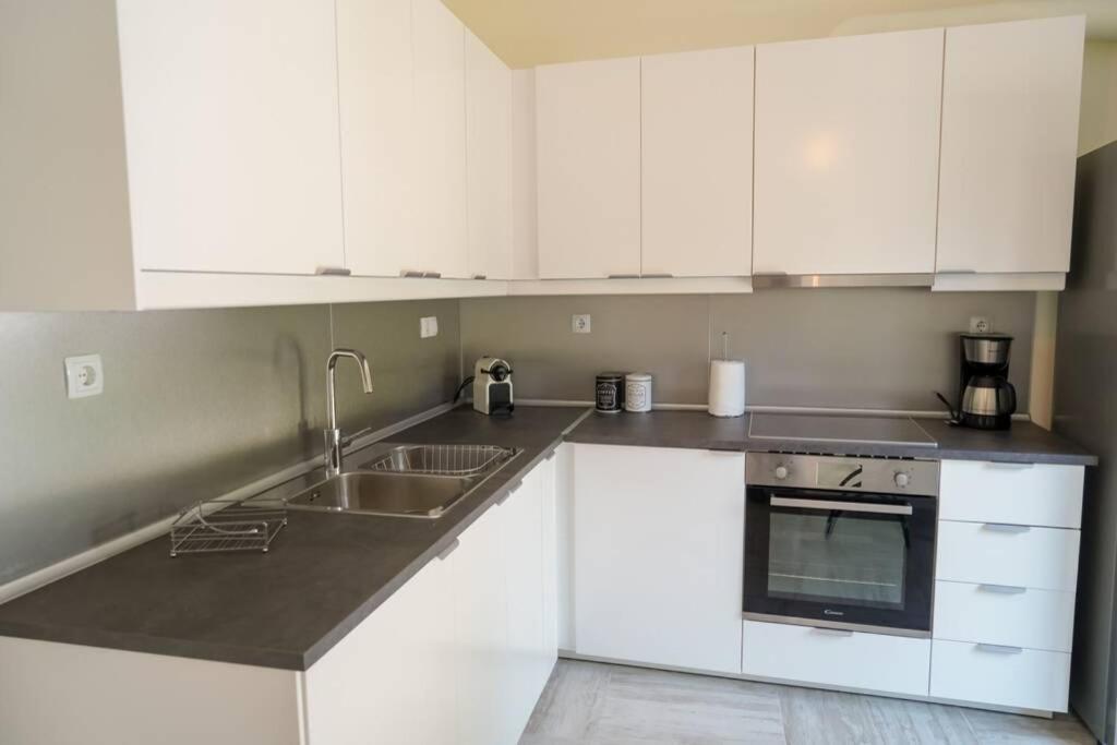יואנינה Modern Apartment In The City Center מראה חיצוני תמונה
