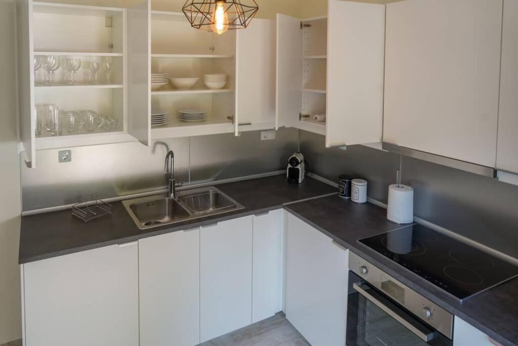 יואנינה Modern Apartment In The City Center מראה חיצוני תמונה